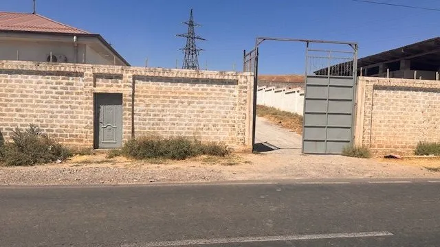 Tovuqxona, yordamchi va xizmatchi, idora binolari